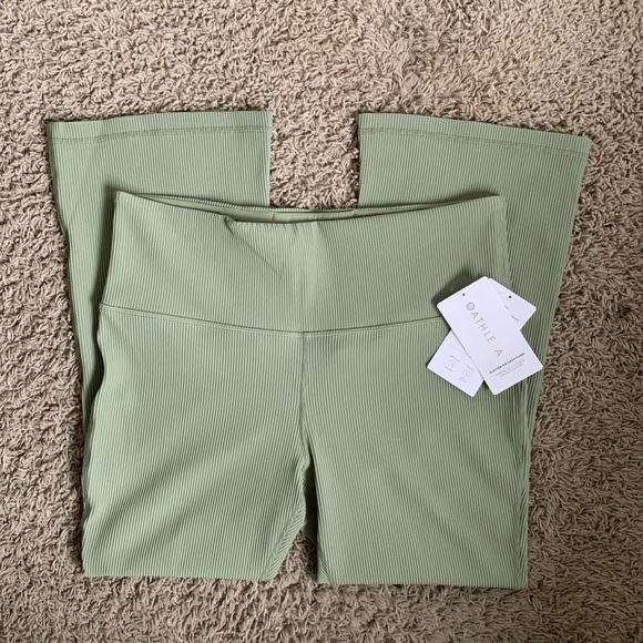 *NWT* Athleta Elation rib crop flare sage green pull on pants size XL - Picture 1 of 4